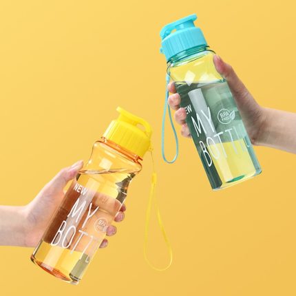 Gourde de sport transparente de 650 ml en plastique, récipient portable et étanche pour boire.